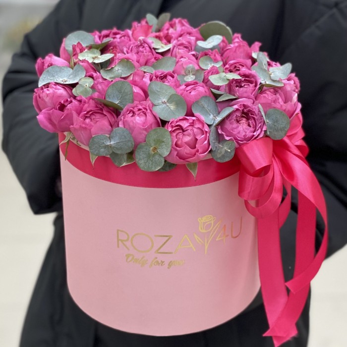 Вишнёвая Джульетта с эвкалиптом в коробке